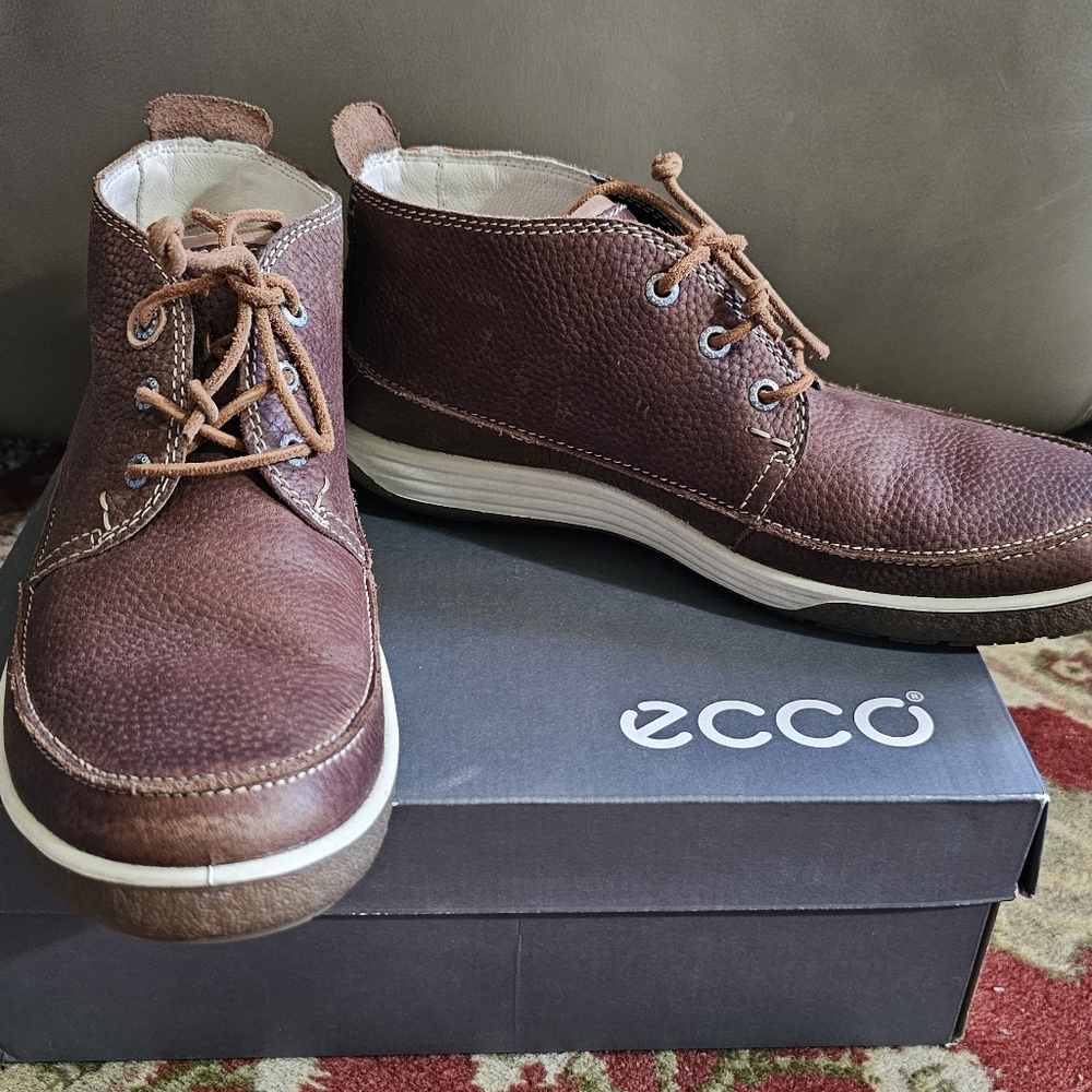 Ecco Leather Sneakers